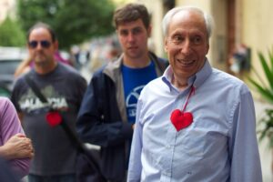 Giuseppe Proietti ed i cuoricini che hanno contraddistinto la sua prima campagna elettorale