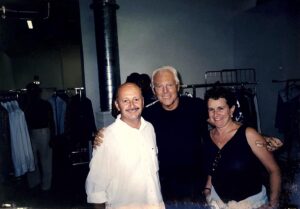 Carmela ed Augusto Masotti a Milano con Armani. Il negozio Masotti era uno dei punti di riferimento del territorio per l'alta moda