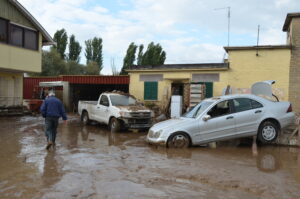 Allagamenti sulla via Maremmana Inferiore, una delle immagini della devastazione del 2015