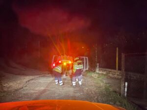 Protezione civile in azione con spargisale a Tivoli