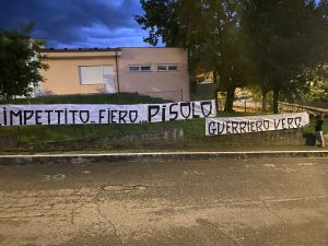 Nei mesi scorsi gli amici hanno dedicato uno striscione a Luigi Pisolo Piselli